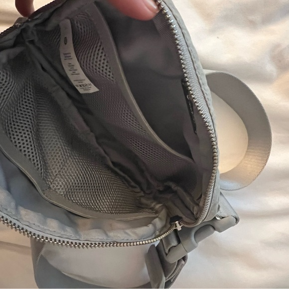lululemon athletica Gray Belt/Crossbody 1L - Picture 4 of 4